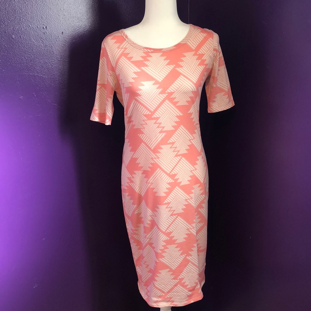 🔥NWOT LULAROE JULIA SIZE SMALL